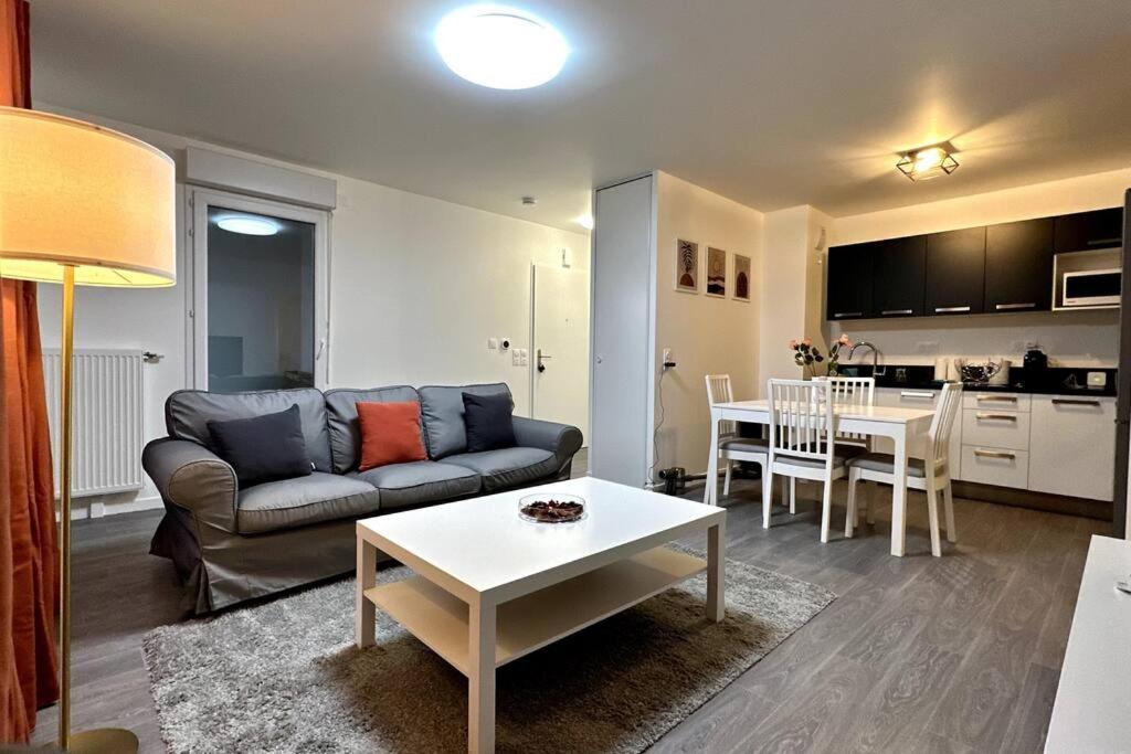 Appartement Cozy - Quartier Residentiel Melun Exterior photo