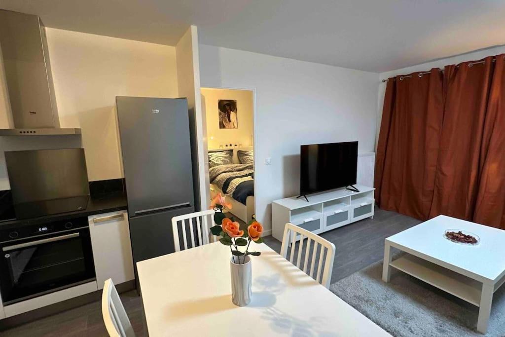 Appartement Cozy - Quartier Residentiel Melun Exterior photo