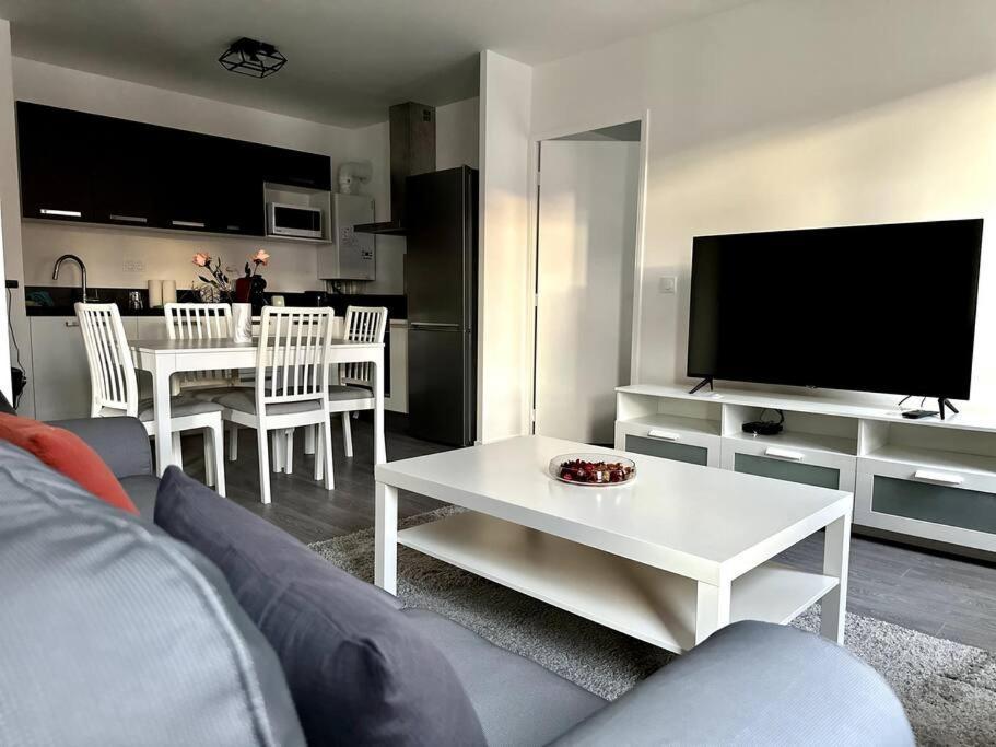 Appartement Cozy - Quartier Residentiel Melun Exterior photo
